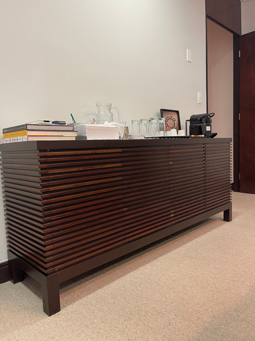 Aparador "Ripado" em Madeira Nobre – Etel Design