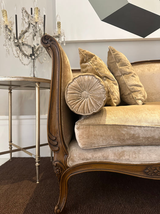 Sofá “Luís XV” – Christie Móveis