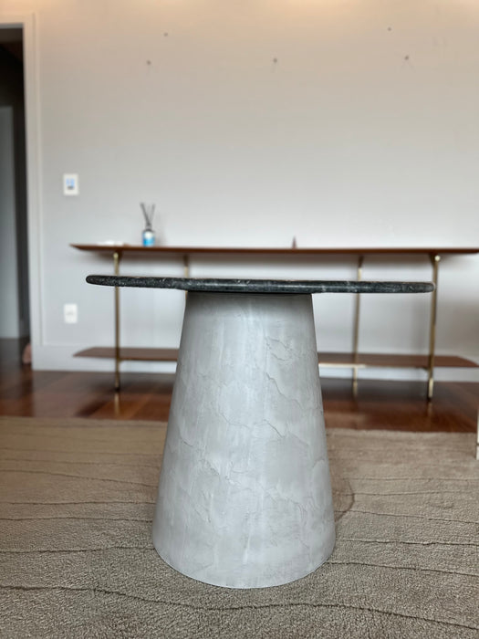 Mesa Lateral “Concrete” – Estúdio Bola