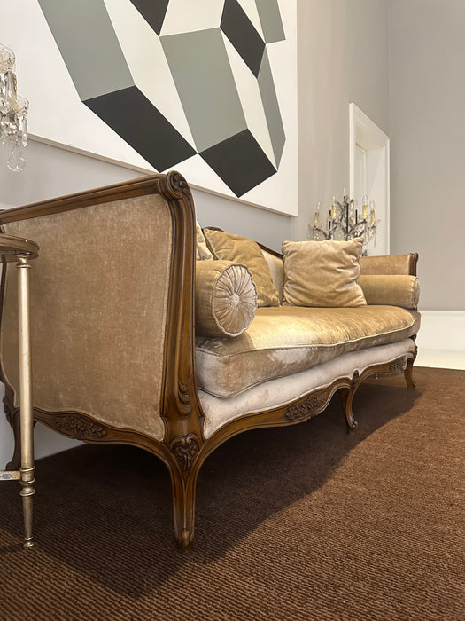 Sofá “Luís XV” – Christie Móveis