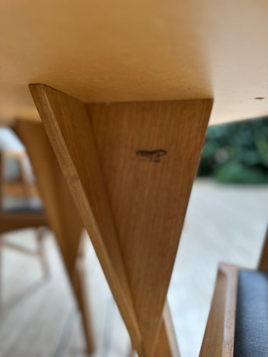 Conjunto de Mesa “Rodésia” com 4 Cadeiras “Atibaia” – Paulo Alves