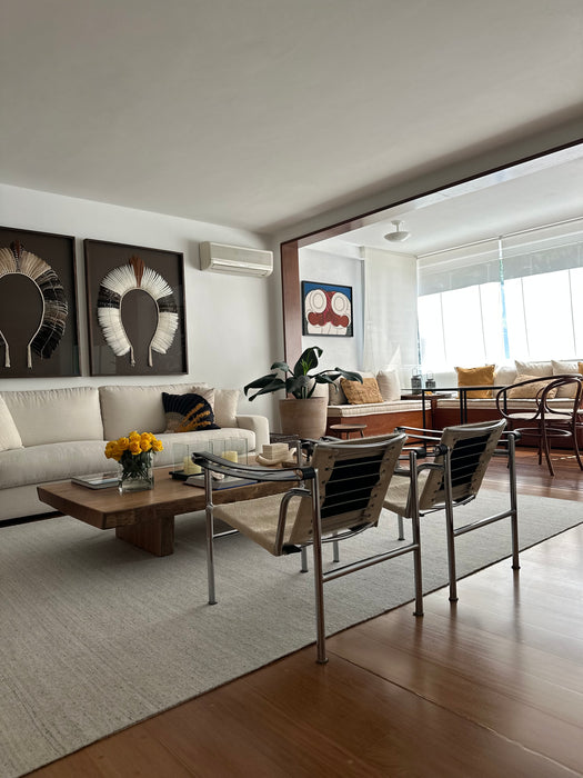 Par de Poltronas "LC1" – Le Corbusier para Forma