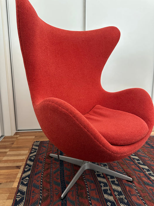 Poltrona "Egg" + Banqueta