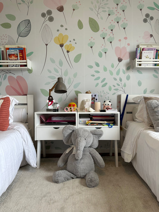 Quarto Infantil para 2 pessoas ( Inclui: 2 Camas Infantil (colchão Incluso) + Par de Mesas laterais + Par de Estantes + Par de Escrivaninhas)