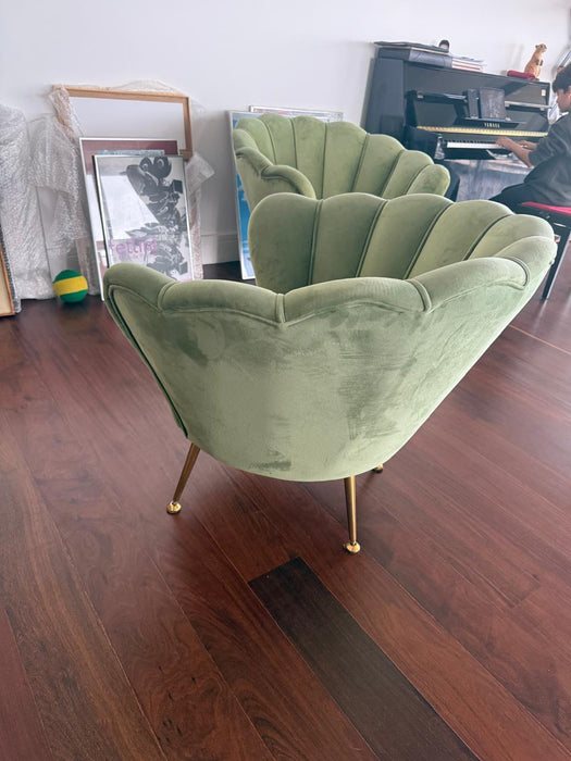 Par de Poltronas "Pétala" em Veludo Verde – Westwing