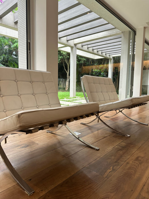 Poltrona “Barcelona” em – Ludwig Mies van der Rohe para Montenapoleone