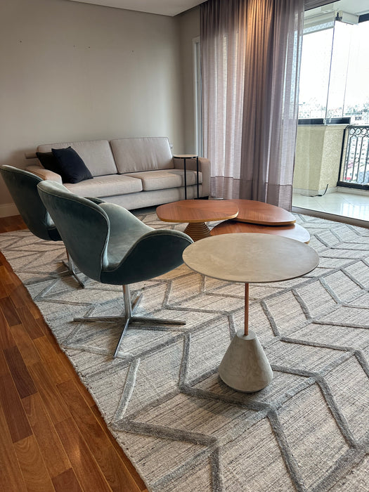 Par de Poltronas "Swan" – Breton