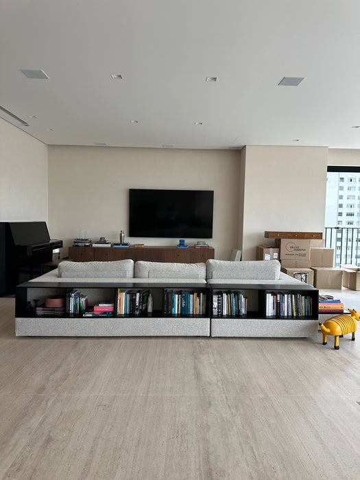 Sofá com Aparador e Mesa Lateral – Micasa