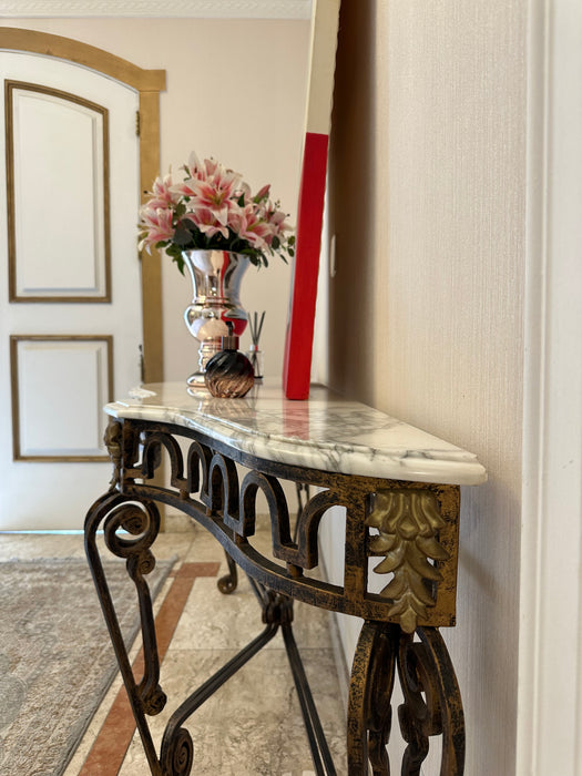 Aparador Clássico em Ferro com Tampo em Mármore