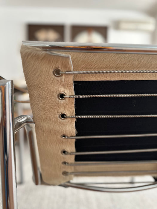 Par de Poltronas "LC1" – Le Corbusier para Forma