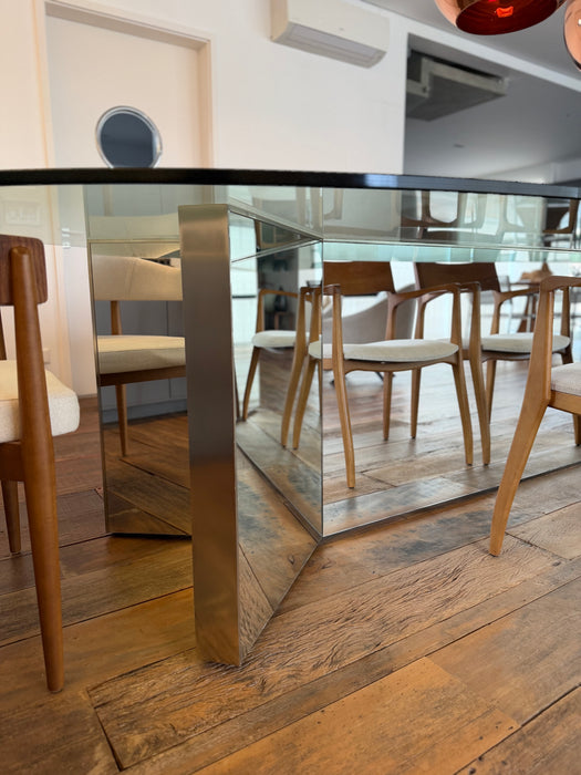 Mesa de Jantar Pés Espelhados e Tampo Vidro