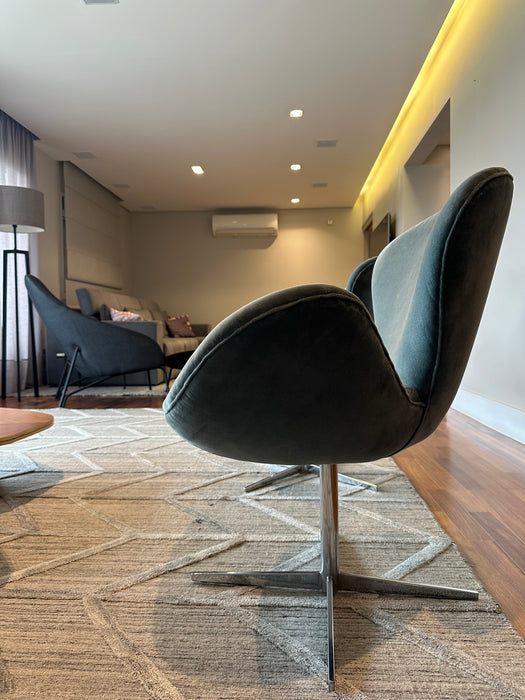 Par de Poltronas "Swan" – Breton