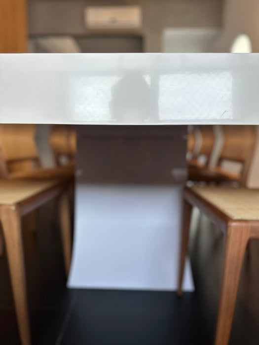 Mesa de Jantar em Laca