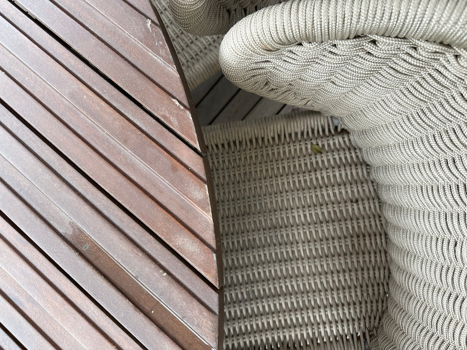 Conjunto Outdoor com Mesa de Jantar "Ayty" 8 Cadeiras "Andro" e Ombrelone - Saccaro