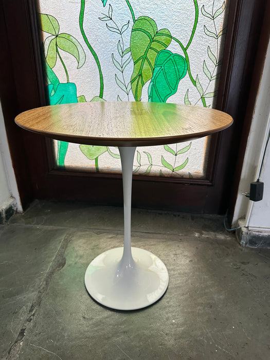 Mesa Lateral "Saarinen"