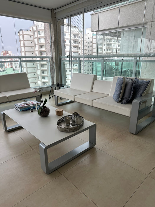 Conjunto para Área Externa com 2 Sofás/ Chaises e Mesa de Centro