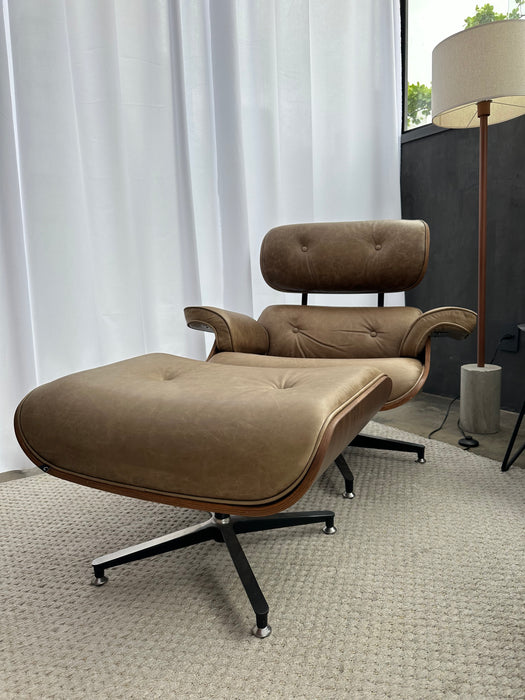 Poltrona "Eames" com Banqueta - Carbono