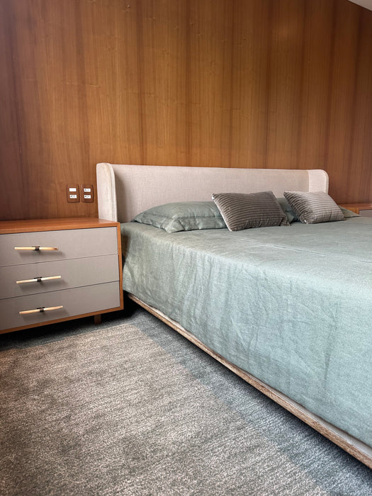 Cama King Size "Rimini" (colchão incluso) - Isabelle de Mari para Olho Interni