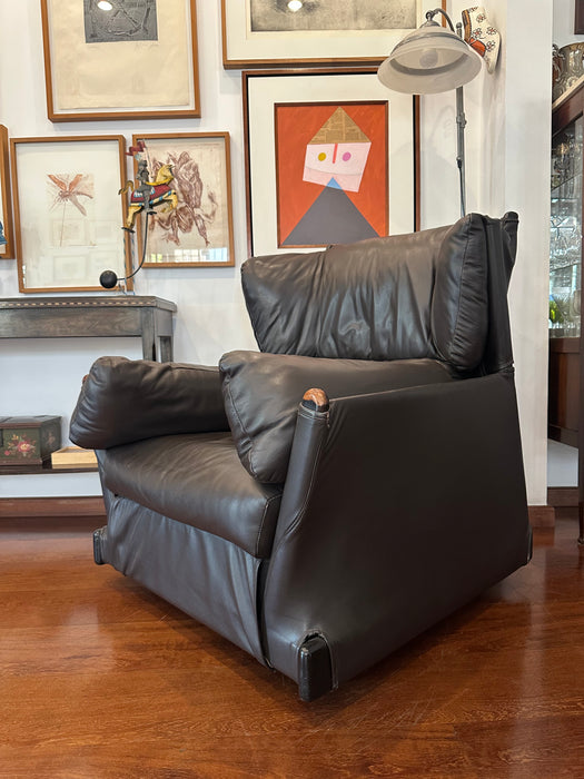 Poltrona “Viola D’Amore” em Couro – Piero di Martini para Cassina