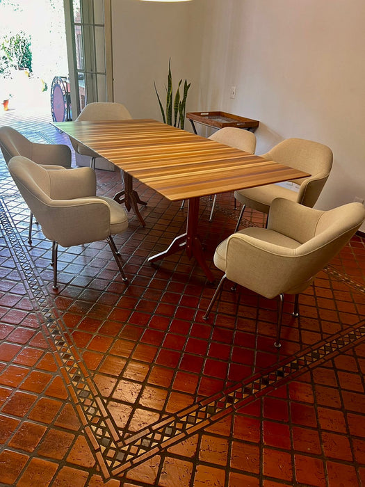 Conjunto com 6 Cadeiras "Saarinen 71 Fixa" - Forma