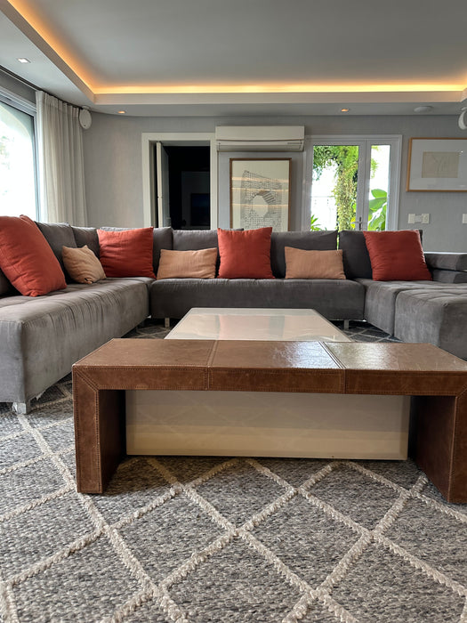 Mesa/ Banco em Couro de Croco com Rodízios