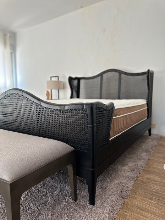 Cama Queen de Palhinha (colchão não Incluso) – Artefacto