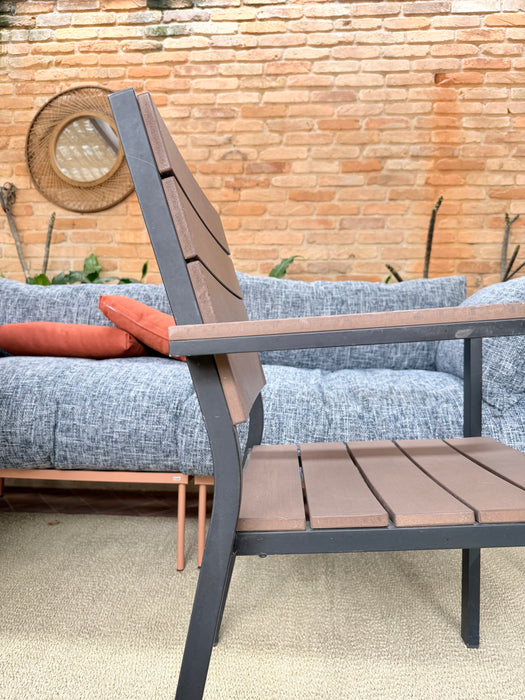 Conjunto "Outdoor"  Mesa com 4 Cadeiras e Banco