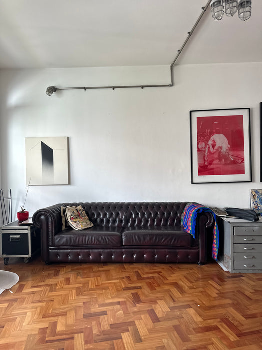 Sofá “Chesterfield” em Couro – Micasa