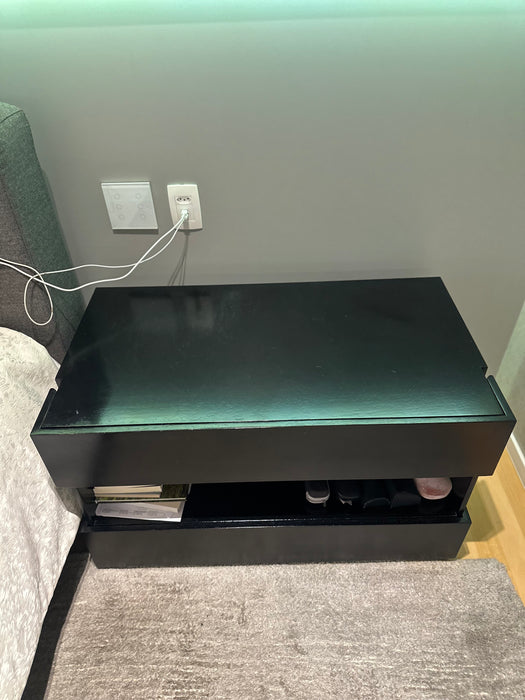 Par de Mesas de Cabeceira