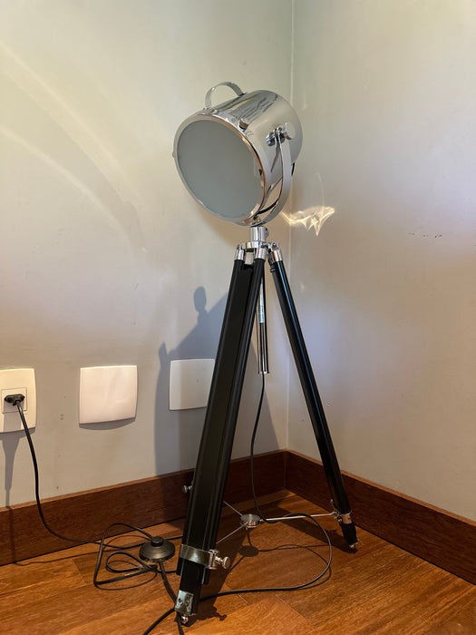 Luminária de Piso Tripé