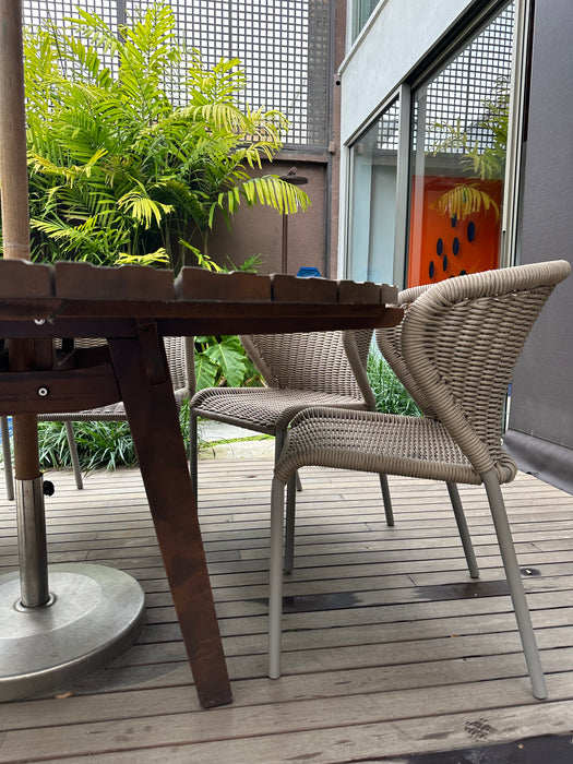 Conjunto Outdoor com Mesa de Jantar "Ayty" 8 Cadeiras "Andro" e Ombrelone - Saccaro