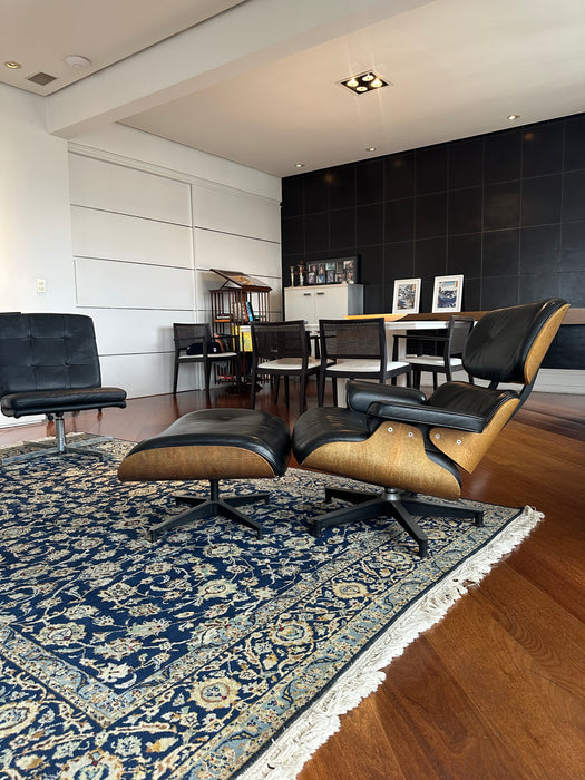 Poltrona "Eames" com Banqueta