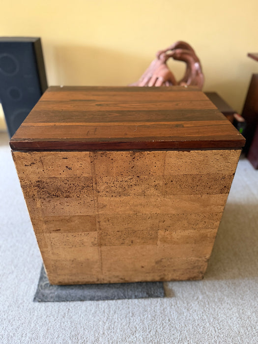 Mesa Lateral Cubo / Baú