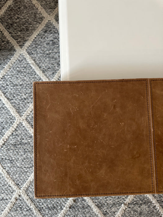 Mesa/ Banco em Couro de Croco com Rodízios