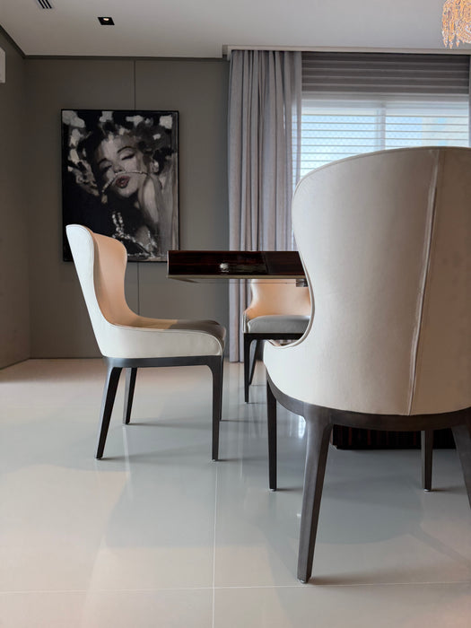 Conjunto com 10 Cadeiras "Silhouette" em Couro – Artefacto
