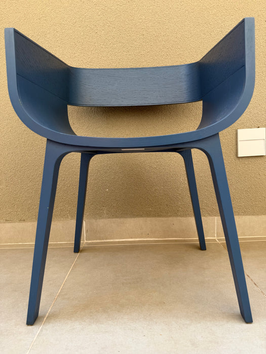 Cadeira “Maritime” em Laca Azul – Benjamin Hubert para Casamania