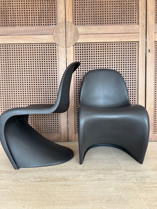 Par de Cadeiras “Panton” – Verner Panton para Vitra
