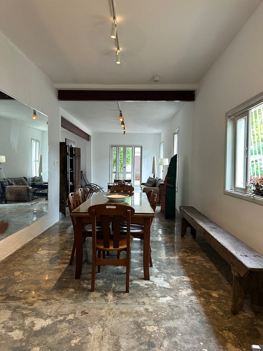 Mesa de Jantar "Salvador" com 6 Cadeiras "Clube" em Mogno – Carlos Motta