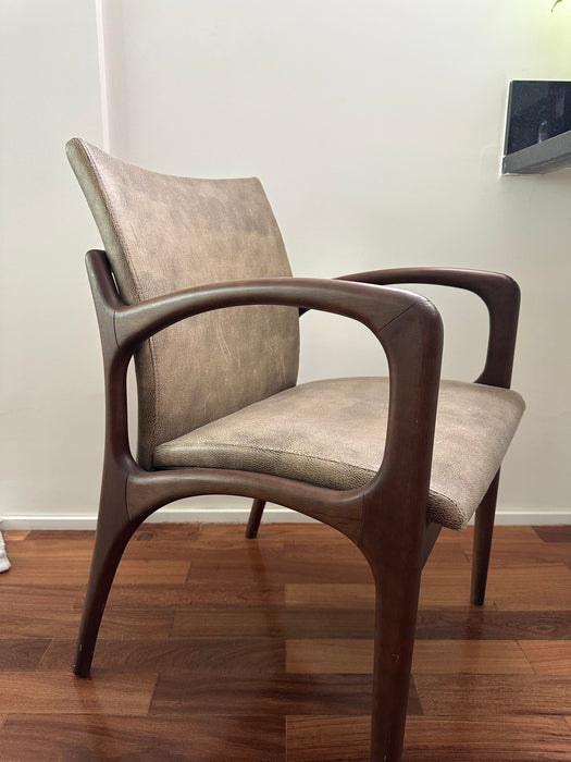 Conjunto de 8 Cadeiras “Dinna” com Braços – Jader Almeida