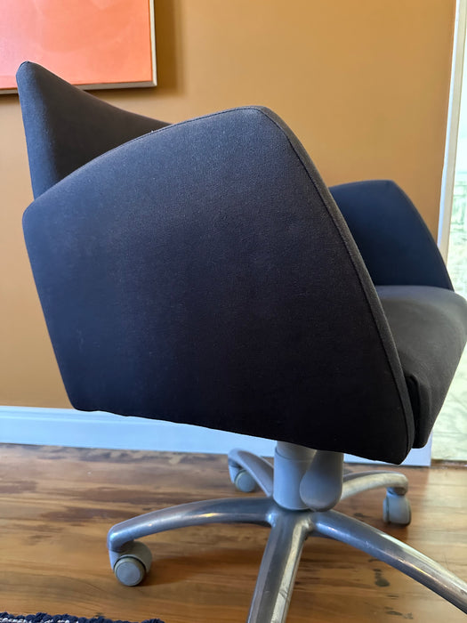 Cadeira Giratória "Fulô" – Fernando Jaeger