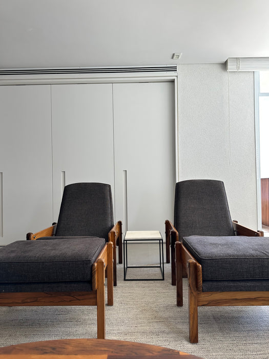 Poltrona Vintage com Banqueta – Atribuída a Sérgio Rodrigues