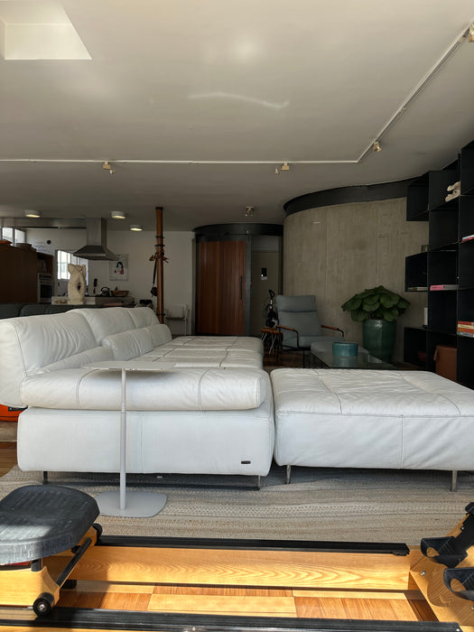 Sofá em Couro Reclinável com Pufe - Natuzzi