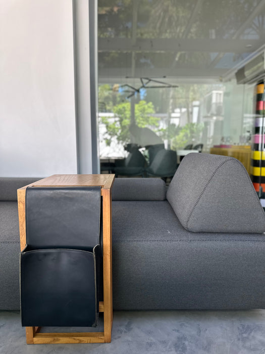 Sofá (almofadas encosto e braços não fixas) e Mesa de Apoio