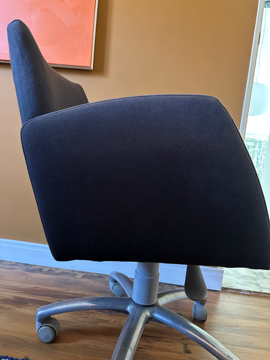 Cadeira Giratória "Fulô" – Fernando Jaeger