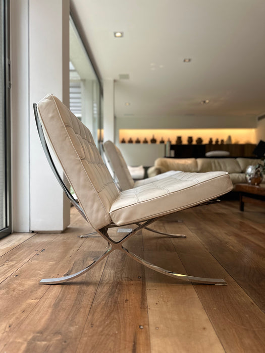 Poltrona “Barcelona” em – Ludwig Mies van der Rohe para Montenapoleone
