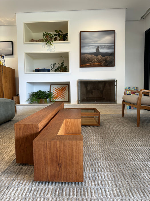 Mesa de Centro "Plana" – Juliana Llussá e Marcus Ferreira para Decameron