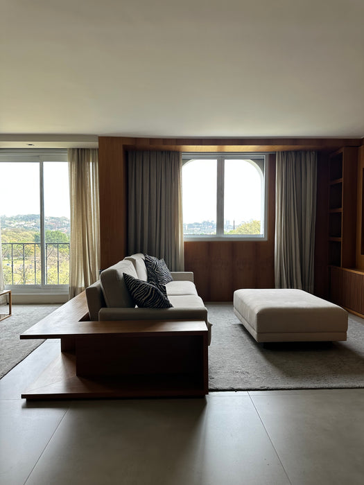 Sofá com Pufe e Aparador – Micasa / Marcenaria (aparador)