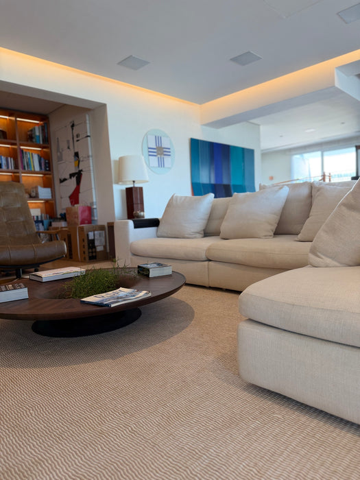 Sofá em L “Santorini” – Minotti para Atrium