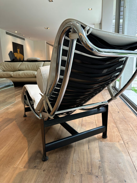 Chaise “LC4” – Le Corbusier para Montenapoleone