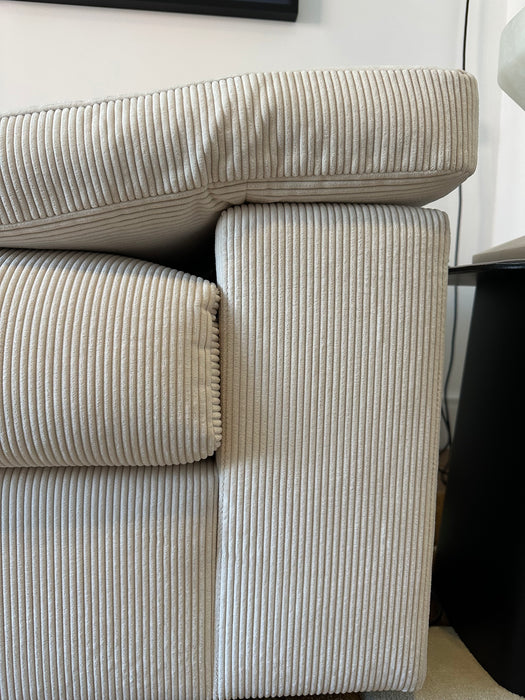 Sofá "Vogue" com Pufe – Micasa